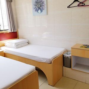 Zimmer mit zwei Einzelbetten